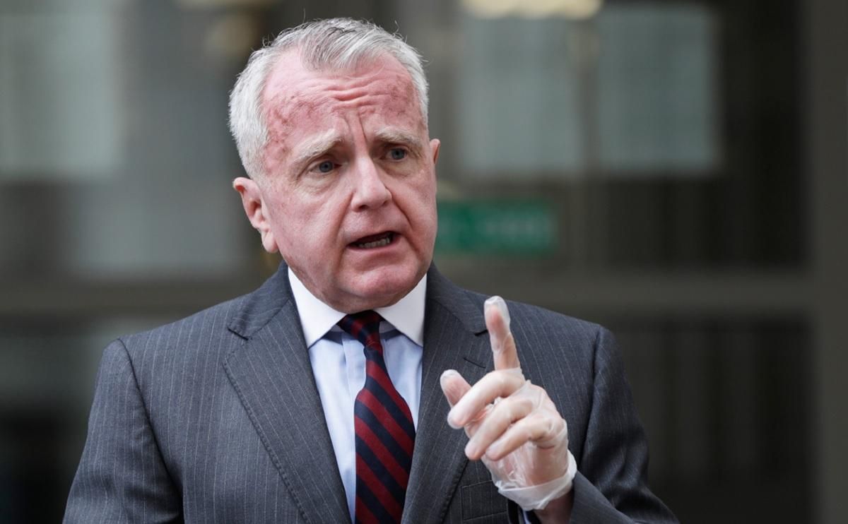 Россия высылает американского посла и 10 дипломатов Россия высылает американского посла и 10 дипломатов