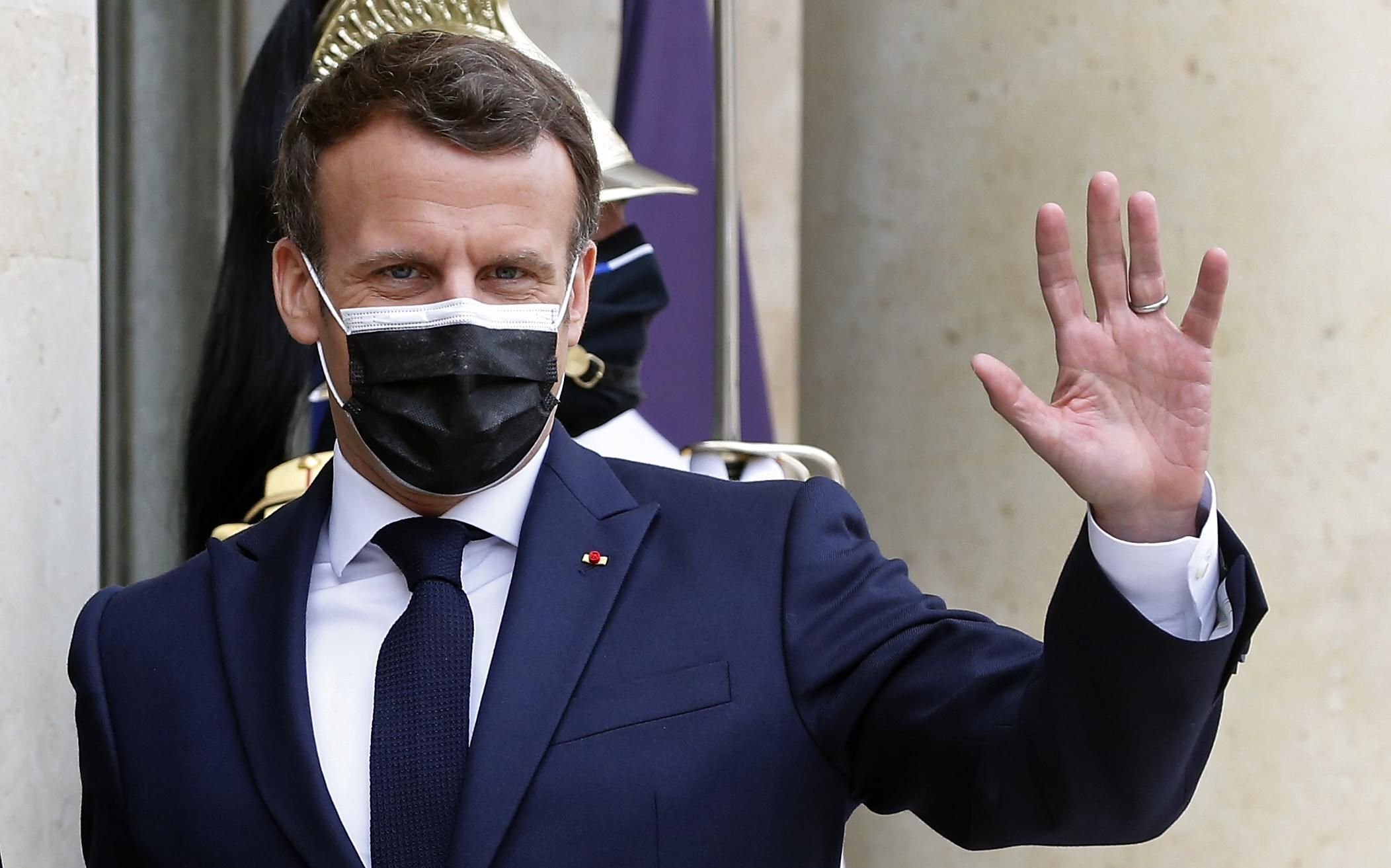 Після розмови з Зеленським: Макарон у твітері заговорив українською Після розмови з Зеленським: Макарон у твітері заговорив українською