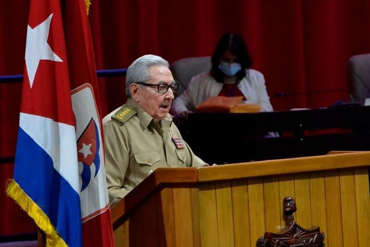 Рауль Кастро покидает пост первого секретаря ЦК компартии Кубы