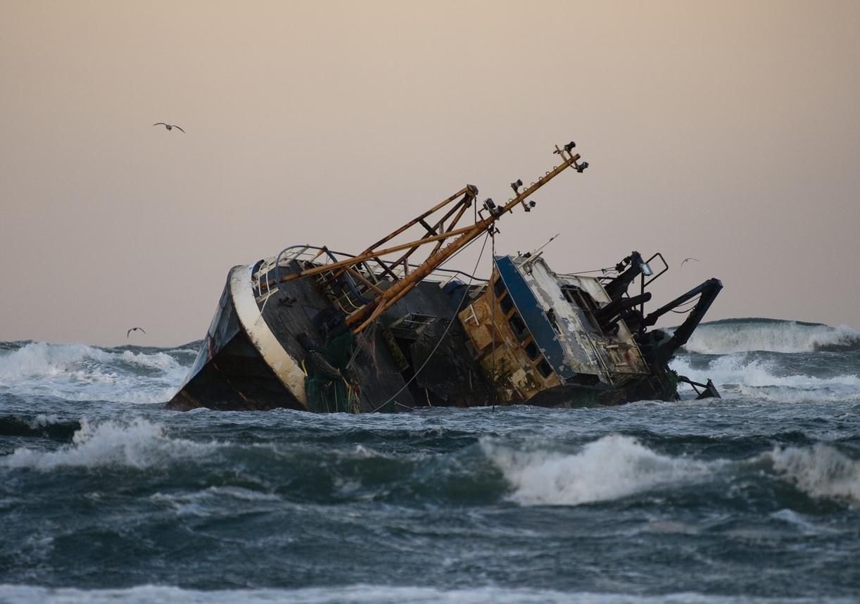 У берегов Туниса 16 апреля 2021 затонуло судно: есть жертвы