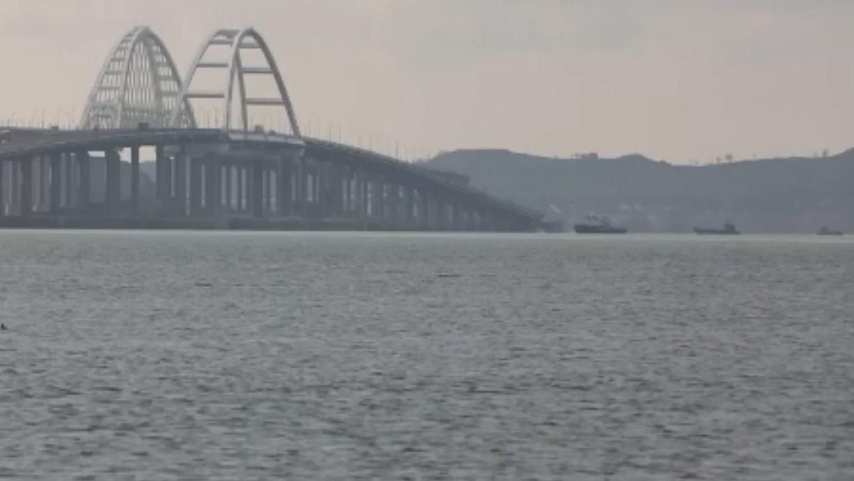 Ще 15 військових кораблів Росії зайшли в Чорне море: відео Ще 15 військових кораблів Росії зайшли в Чорне море: відео