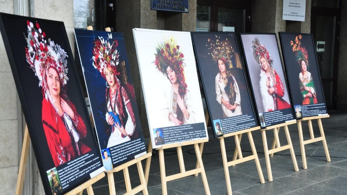 В Славянске провели фотовыставку, посвященную матерям погибших в АТО