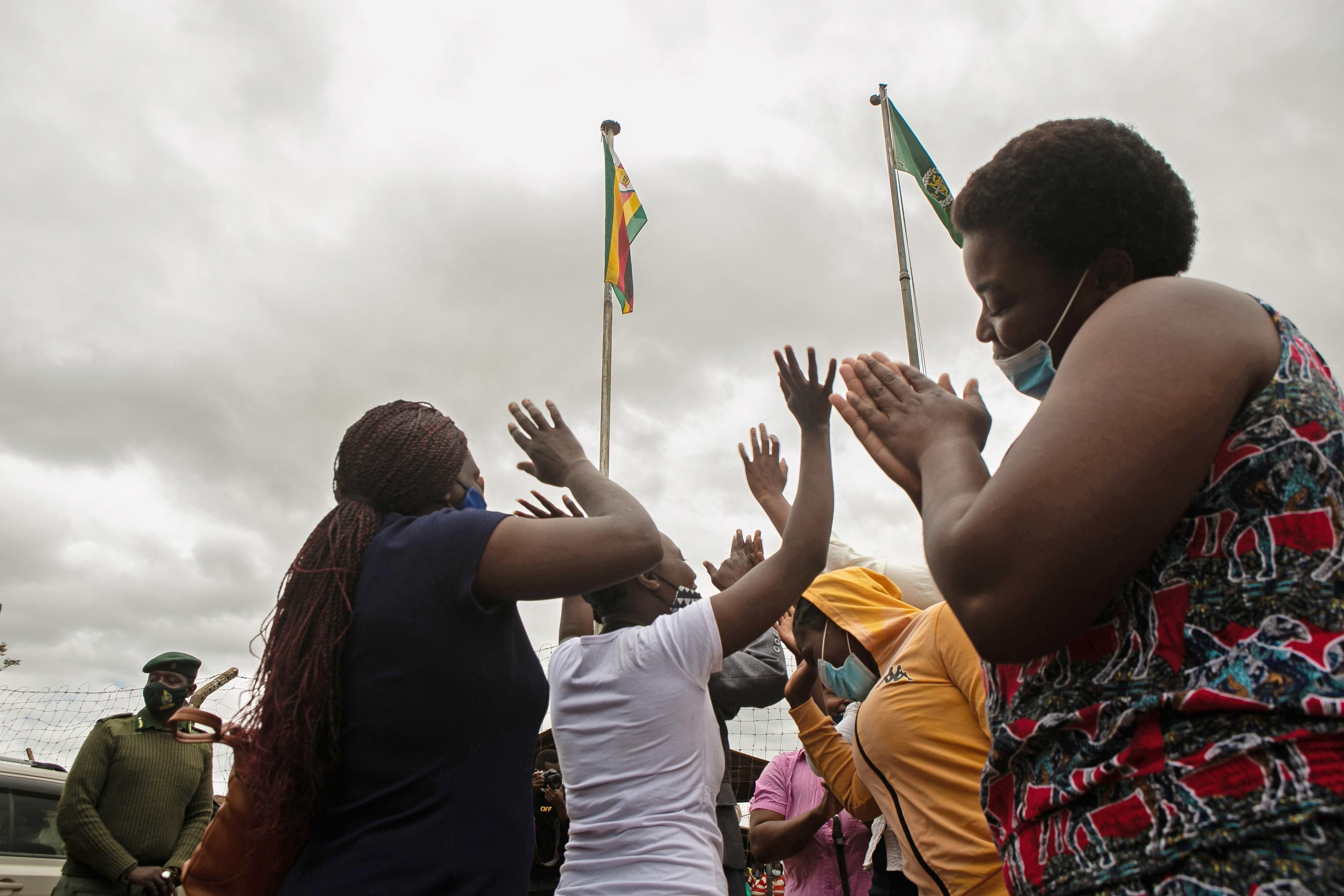 Из-за COVID-19 на свободу: в Зимбабве массово амнистируют заключенных Из-за COVID-19 на свободу: в Зимбабве массово амнистируют заключенных