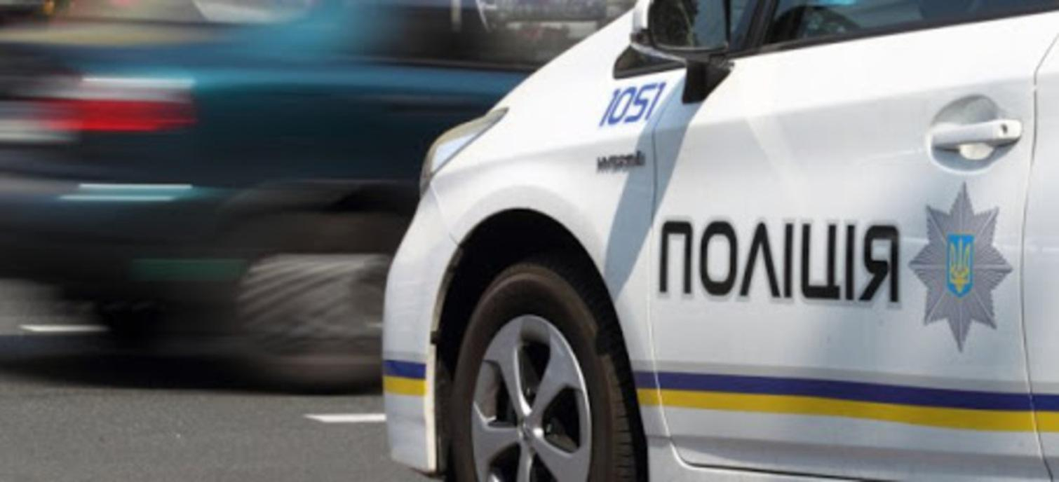 В Житомирской области хулиган, убегая от полиции, подстрелил себя В Житомирской области хулиган, убегая от полиции, подстрелил себя