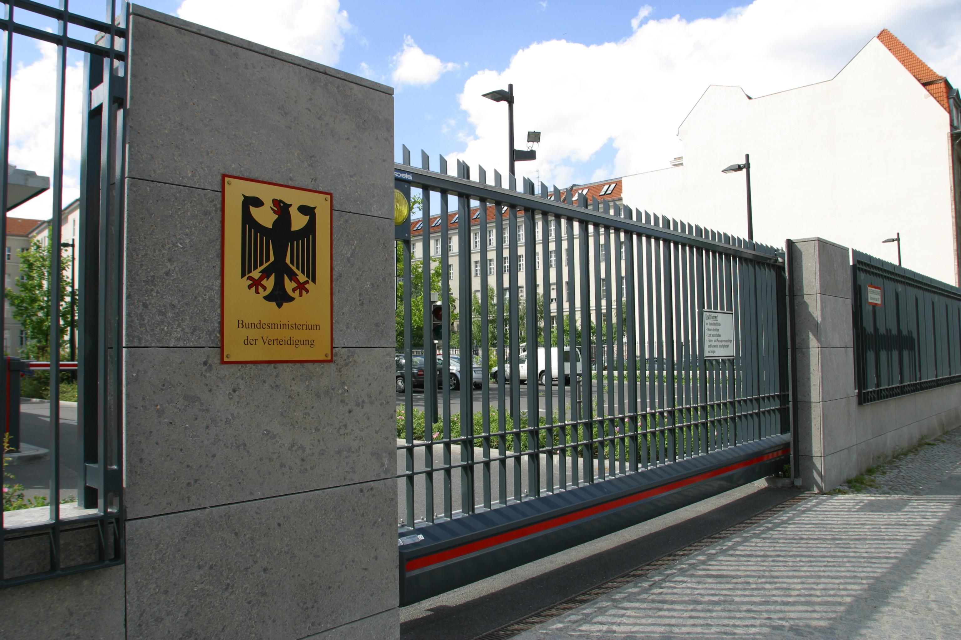 В Минобороны Германии говорят, что Россия представляет угрозу Европе В Минобороны Германии говорят, что Россия представляет угрозу Европе