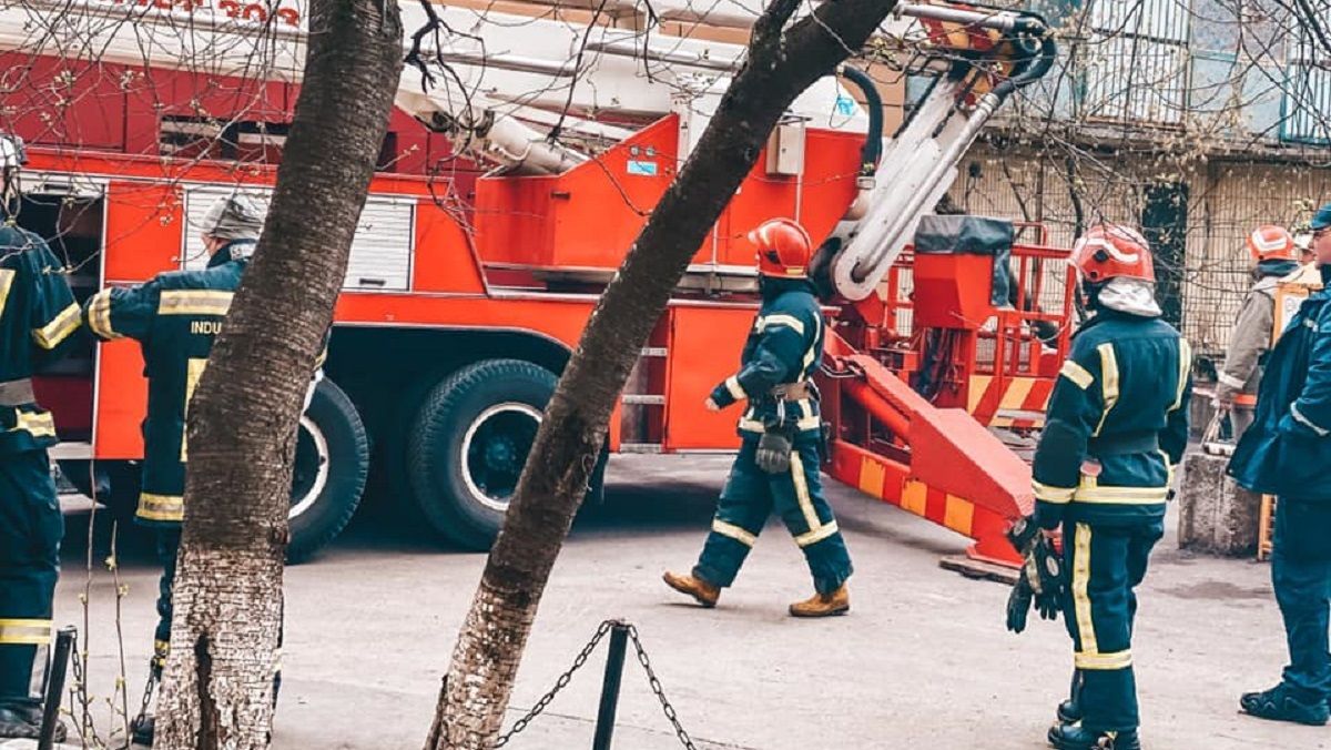 На Половецькій у Києві 18 квітня обвалився балкон: фото і деталі