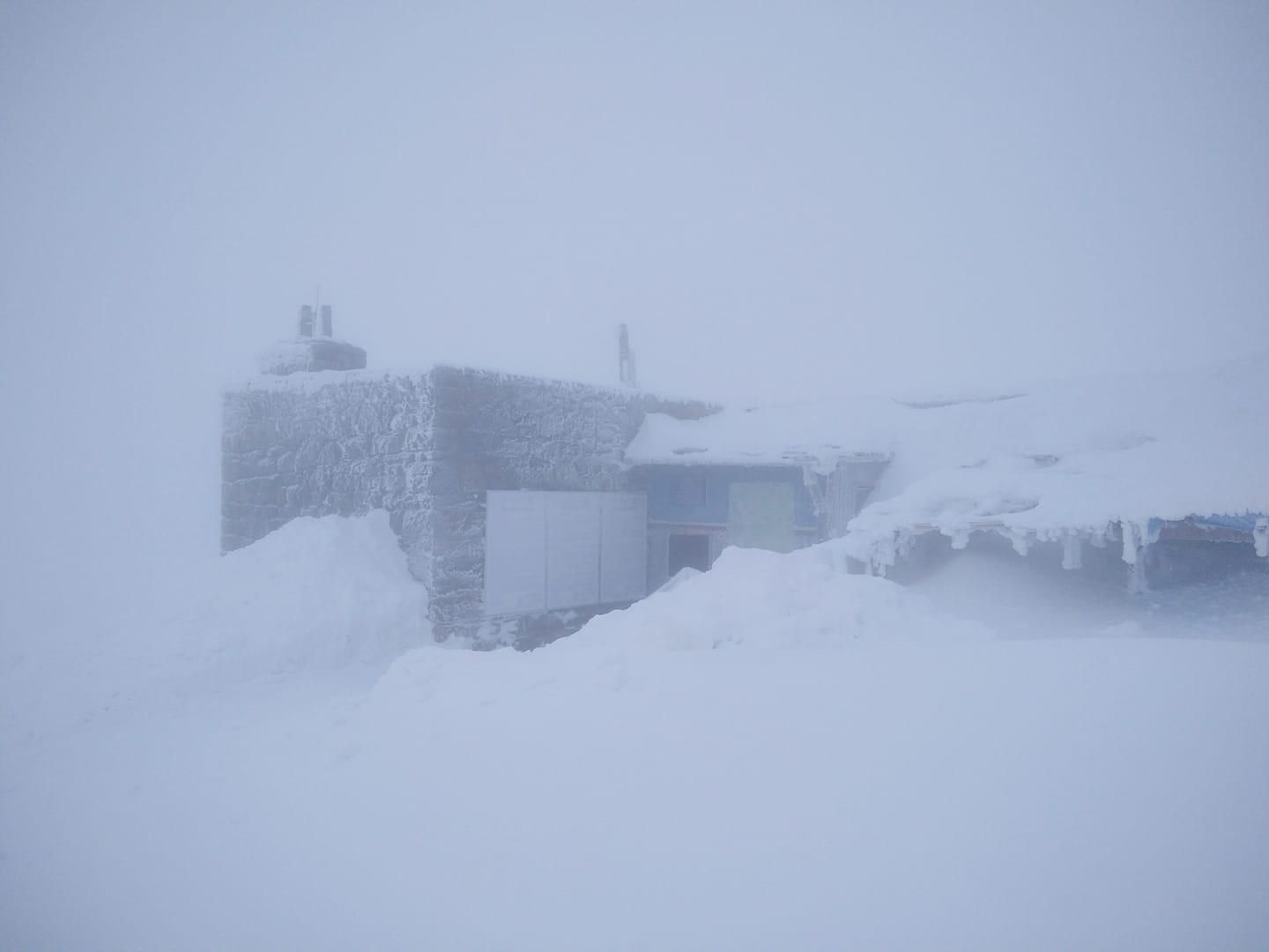 У Карпатах - снігопад, температура впала до -3 градусів У Карпатах - снігопад, температура впала до -3 градусів