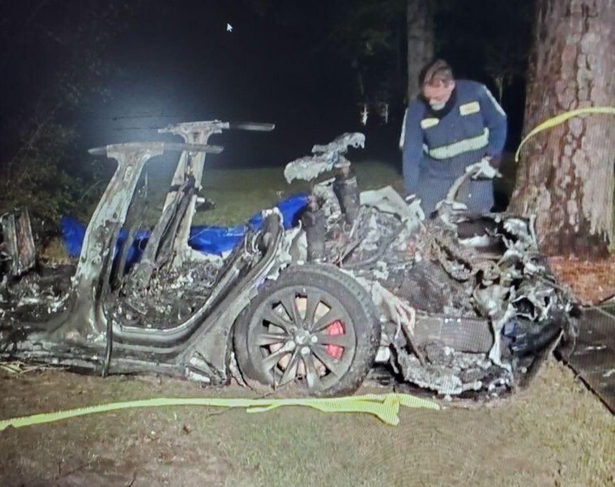 Tesla на автопилоте попала в ДТП: пассажиры погибли - СМИ Tesla на автопилоте попала в ДТП: пассажиры погибли - СМИ