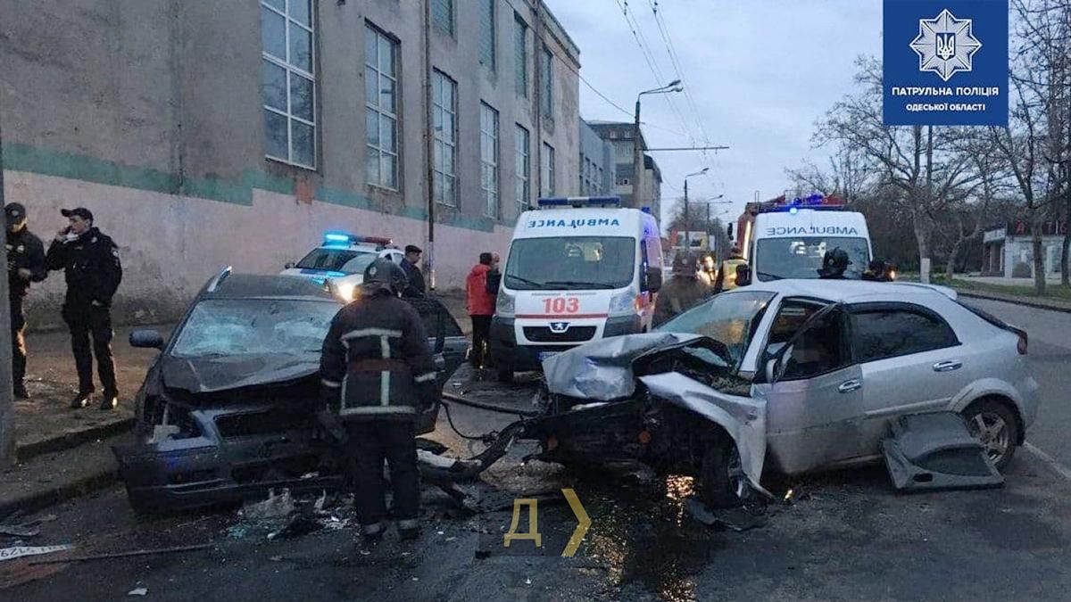 Смертельна ДТП в Одесі: лобове зіткнення двох авто – фото, відео