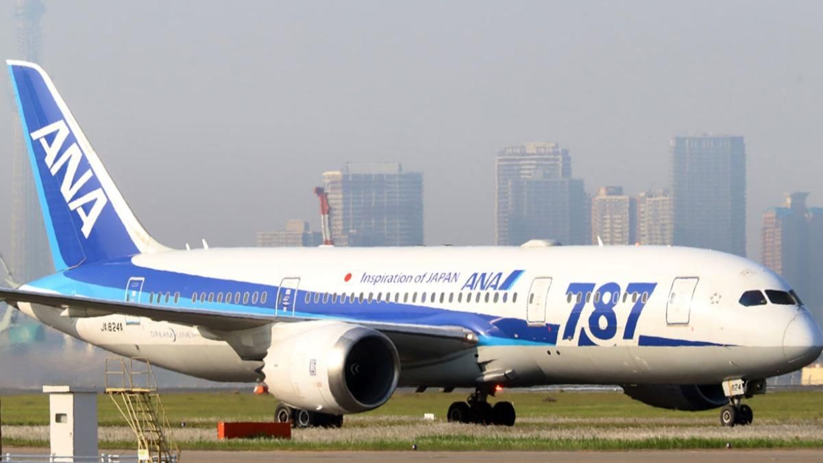 Пілоту стало погано: у Росії японський літак здійснив екстрену посадку