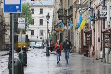 У Львові запрацювали початкові школи, непродовольчі ринки та літні майданчики