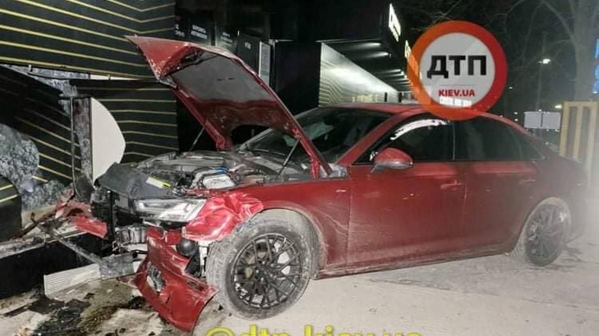 В Киеве произошло жесткое тройное ДТП В Киеве произошло жесткое тройное ДТП