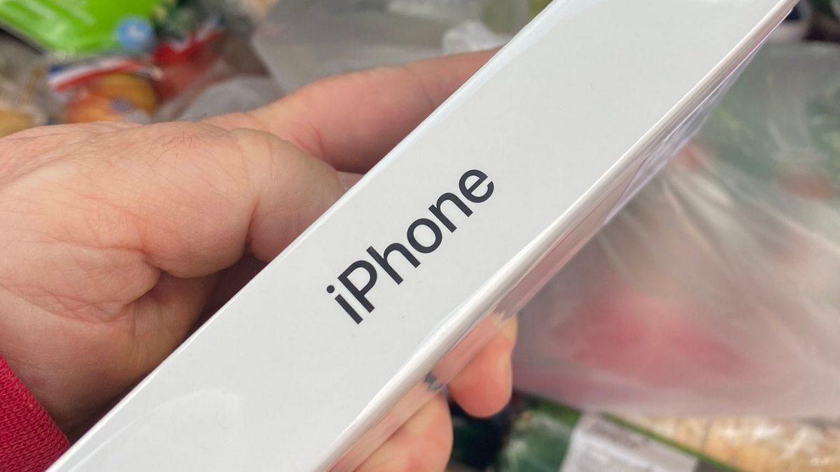 Чоловік замовив у магазині яблука, а отримав iPhone Чоловік замовив у магазині яблука, а отримав iPhone