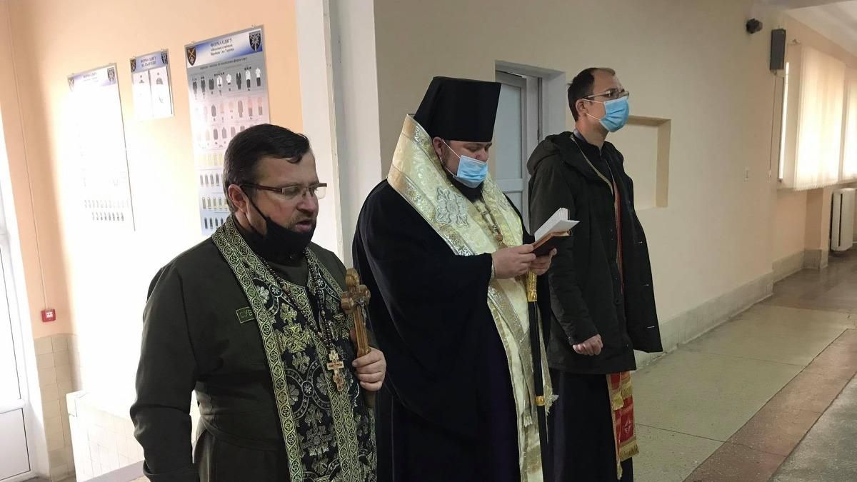 Сослуживцы попрощались с убитым на Донбассе бойцом из Грузии Сослуживцы попрощались с убитым на Донбассе бойцом из Грузии