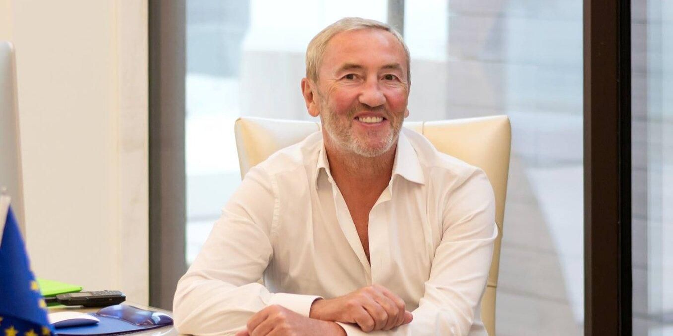 Черновецкий ищет помощницу, которая будет делать все то же, что и жена Черновецкий ищет помощницу, которая будет делать все то же, что и жена