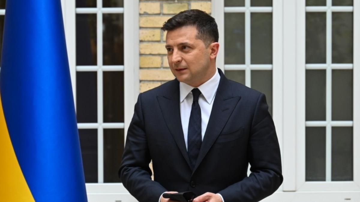 Зеленський закликав ФОПів подавати заявки для отримання 8 тисяч грн Зеленський закликав ФОПів подавати заявки для отримання 8 тисяч грн