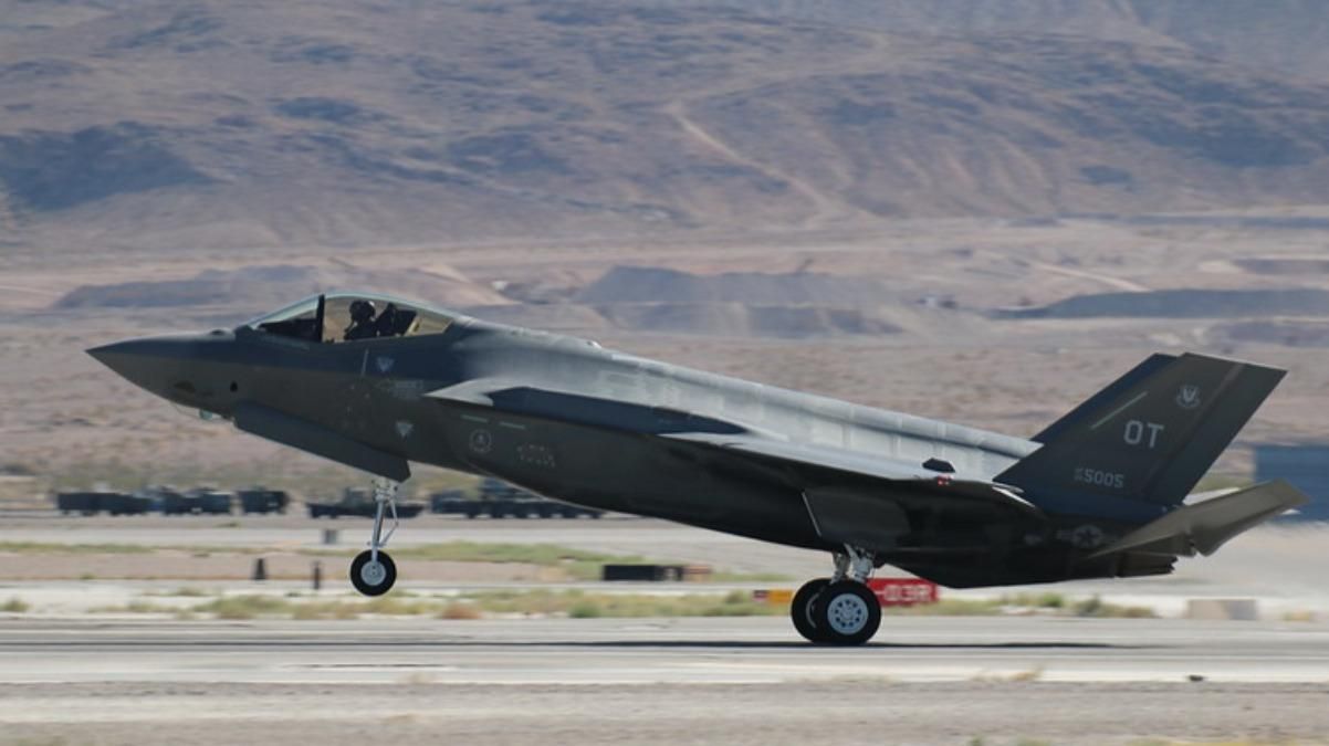 Пентагон объяснил, зачем США перебрасывают истребители в Польшу Пентагон объяснил, зачем США перебрасывают истребители в Польшу