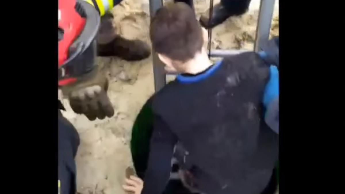 У Києві маленький хлопчик провалився у глибокий колодязь