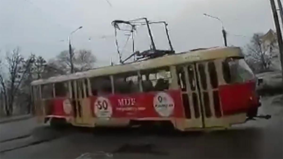 Дрифт трамвая в Харькове 20.04.2021: видео