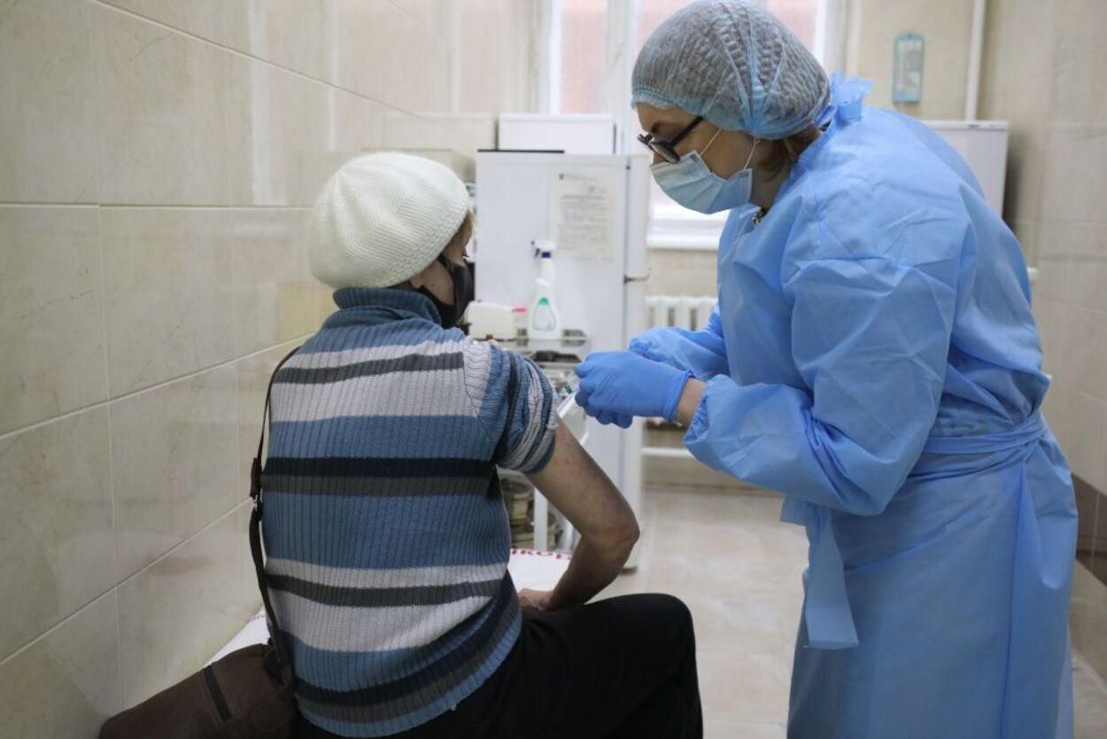 Вакцинація триває: Львівщина очікує на другу партію препарату Covishield Вакцинація триває: Львівщина очікує на другу партію препарату Covishield