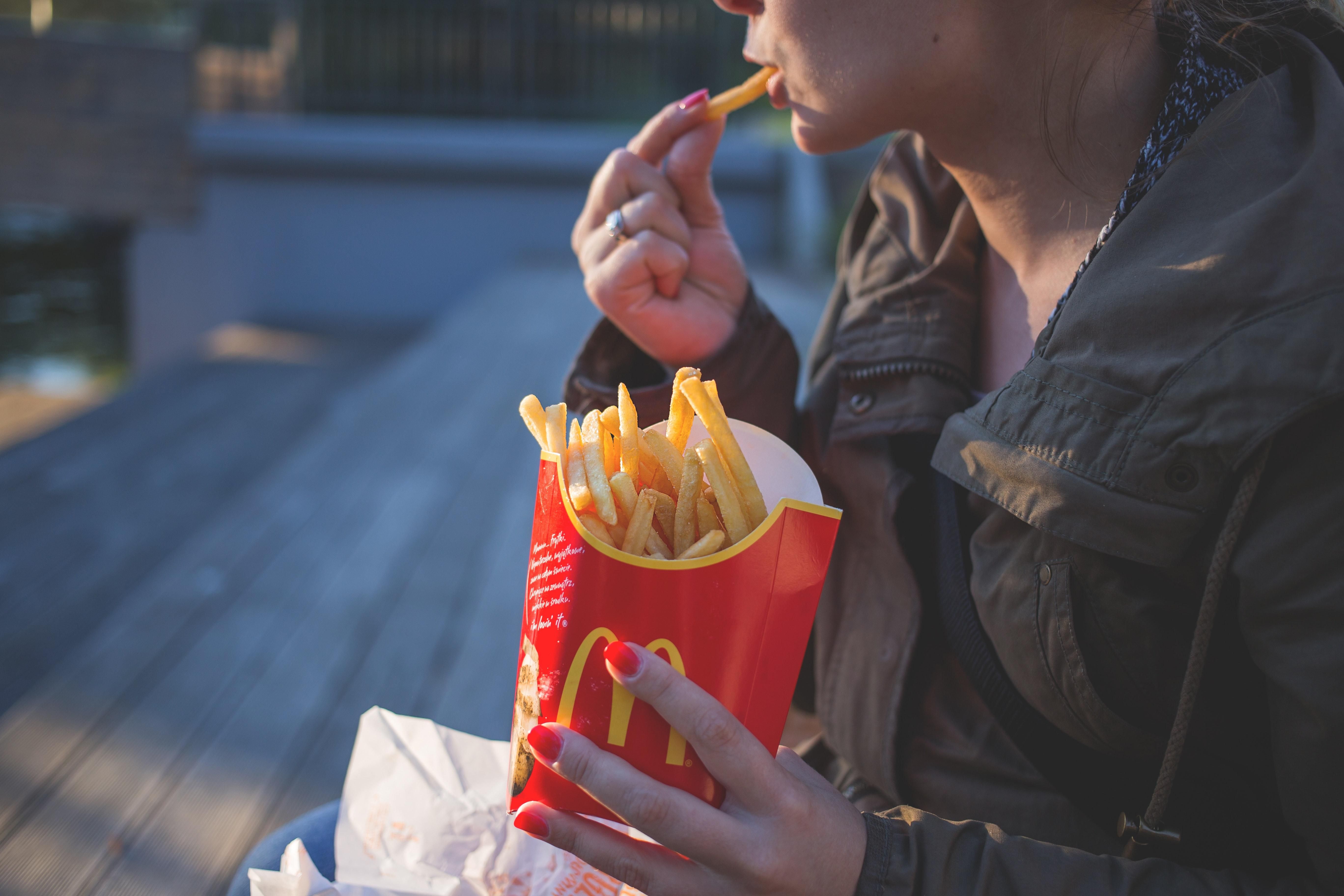 Как McDonald's привлекает работников