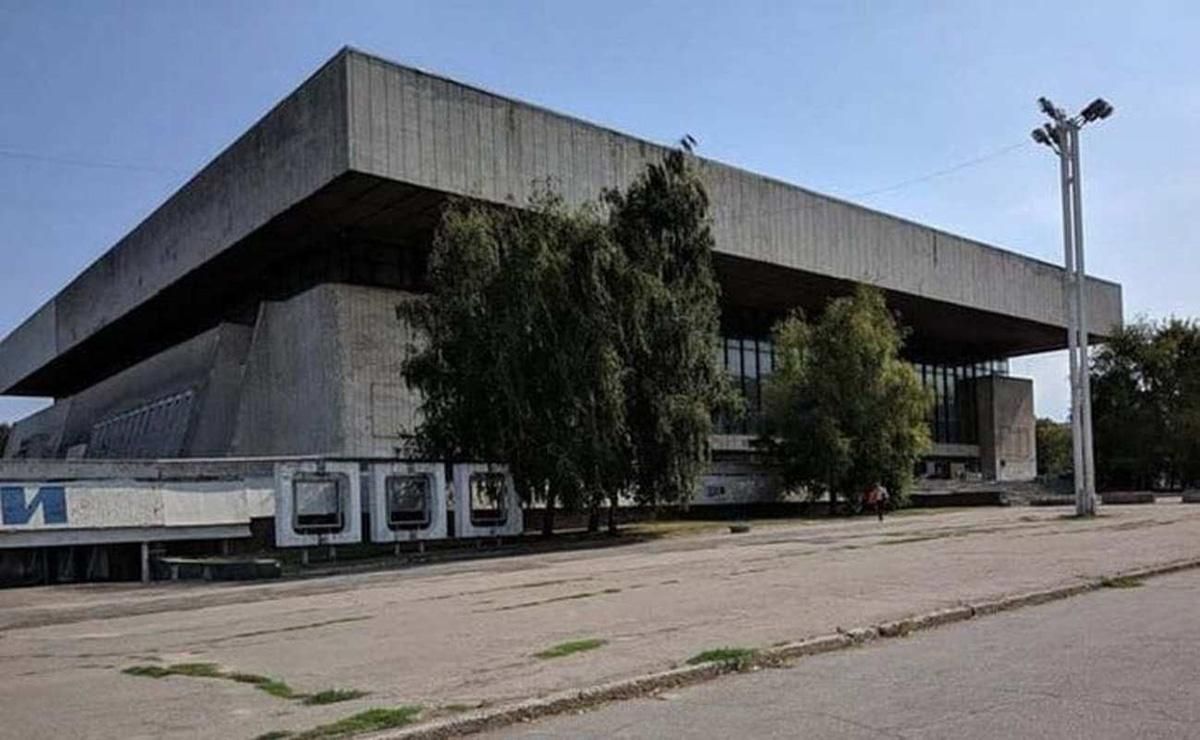 В Днепре неизвестный напал на скейтеров: он прострелил ногу парню В Днепре неизвестный напал на скейтеров: он прострелил ногу парню