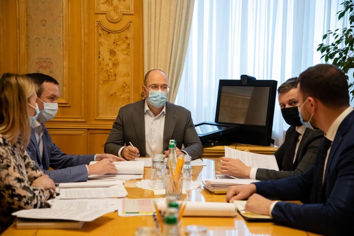 Внутренние авиаперевозки в Украине могут подешеветь, – Шмыгаль Внутренние авиаперевозки в Украине могут подешеветь, – Шмыгаль