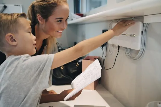 Роутер у спальні Роутер у спальні