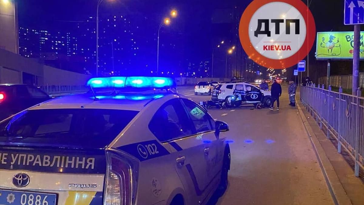 На Позняках в Киеве мотоцикл разнес внедорожник охраны На Позняках в Киеве мотоцикл разнес внедорожник охраны