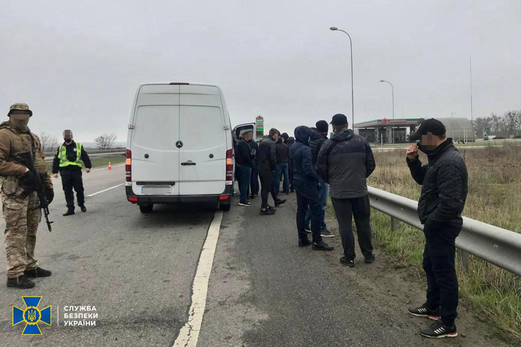 В Харькове задержали автобусы с титушками: видео