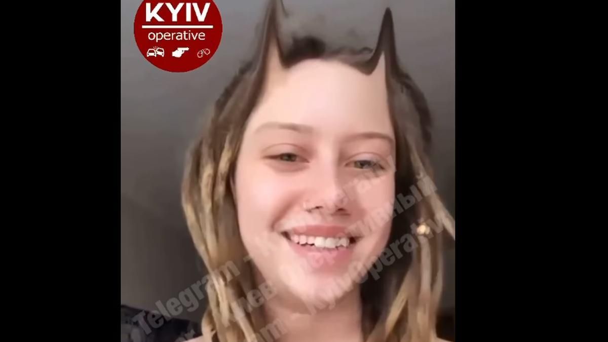 Девушка, которая курила в метро, отреагировала на возмущение киевлян