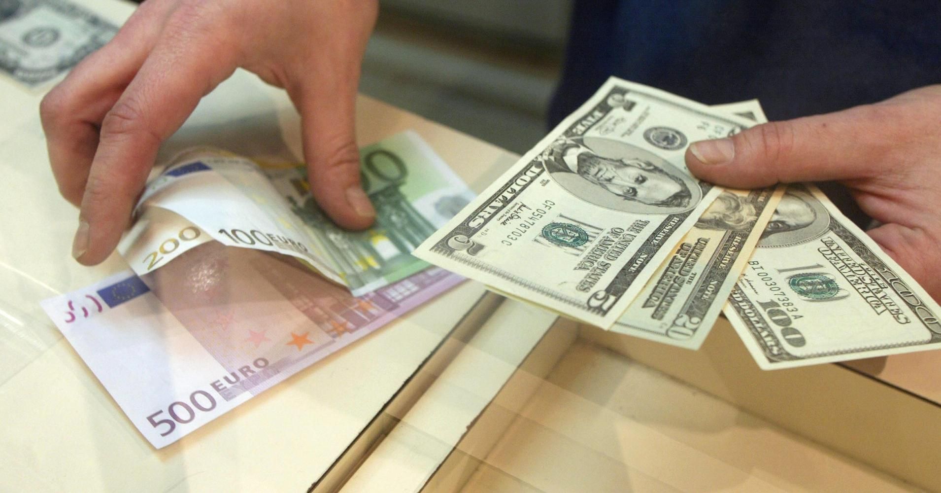 Борги за валютними кредитами: Зеленський підписав законопроєкти