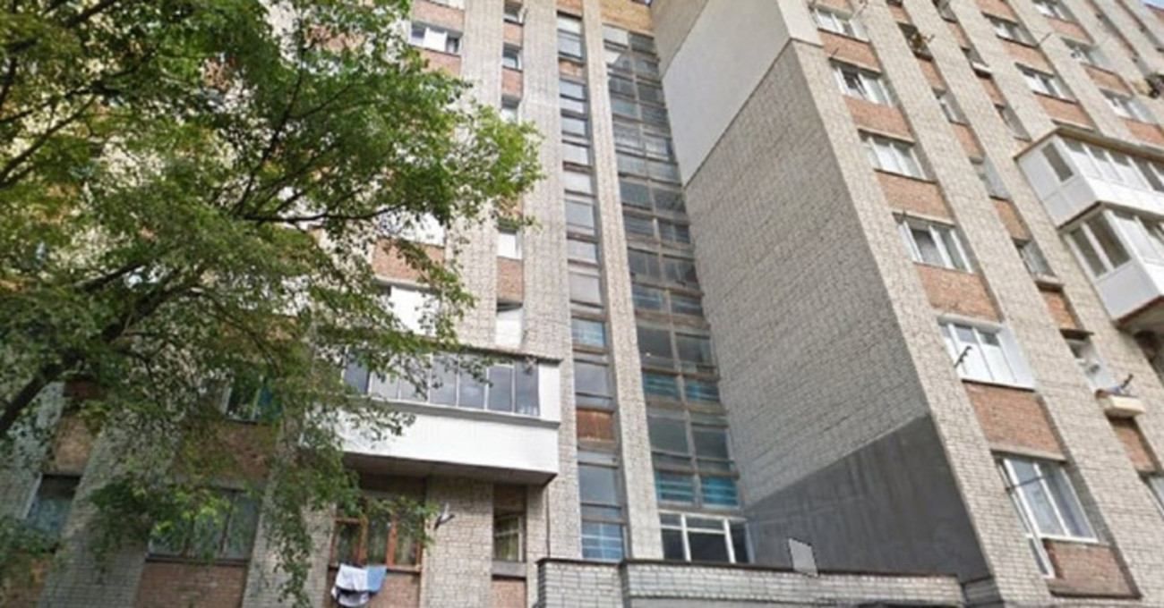 Загинув на місці: у Львові 23-річний хлопець випав з балкона 9 поверху