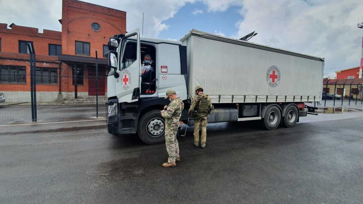 Червоний Хрест передав допомогу на окуповані території Донбасу: фото