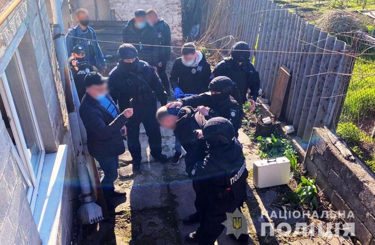 Мужчине, который топором разгромил АТБ в Мариуполе, светит до 7 лет Мужчине, который топором разгромил АТБ в Мариуполе, светит до 7 лет