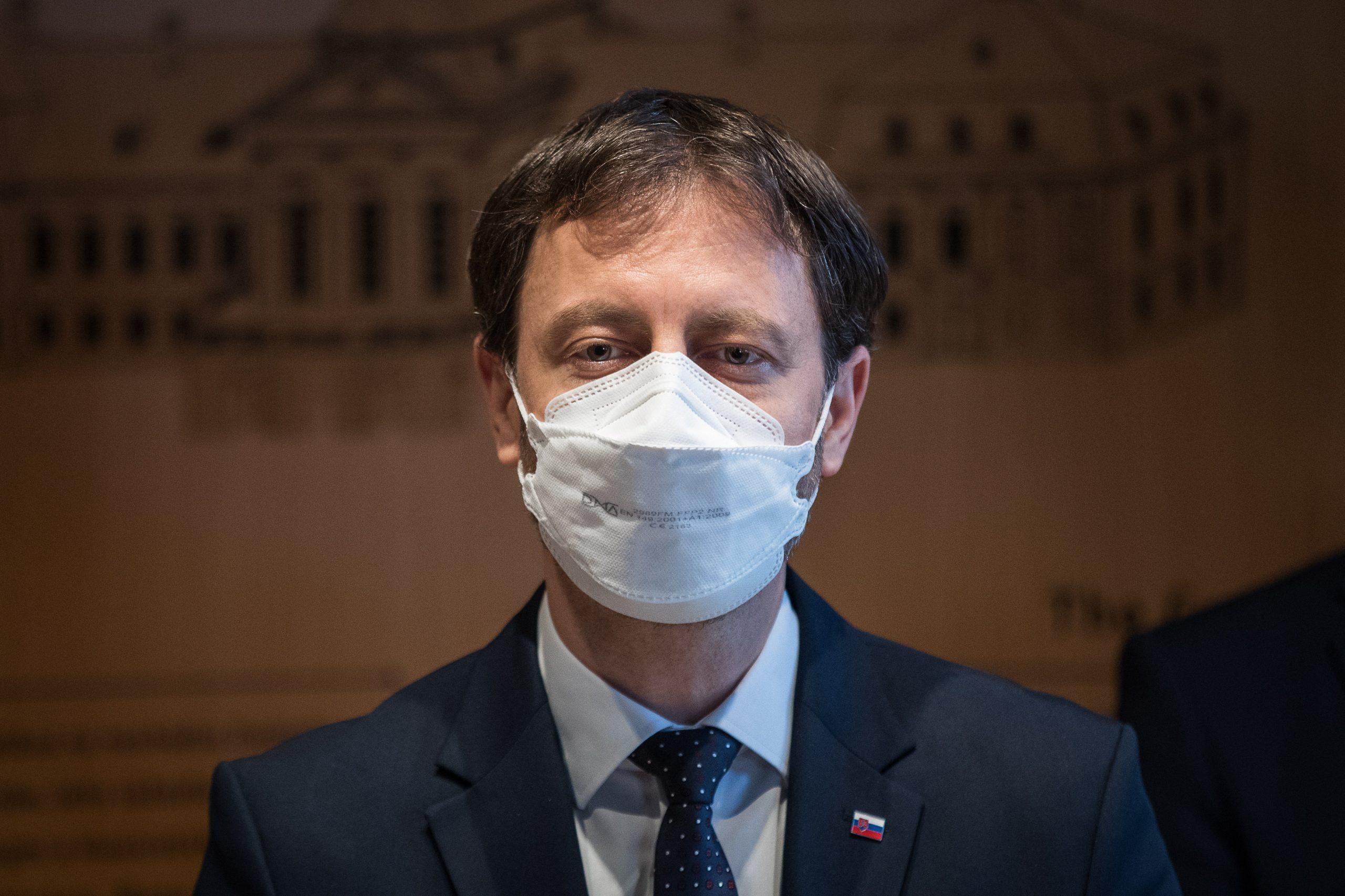 Словакия высылает трех российских дипломатов Словакия высылает трех российских дипломатов