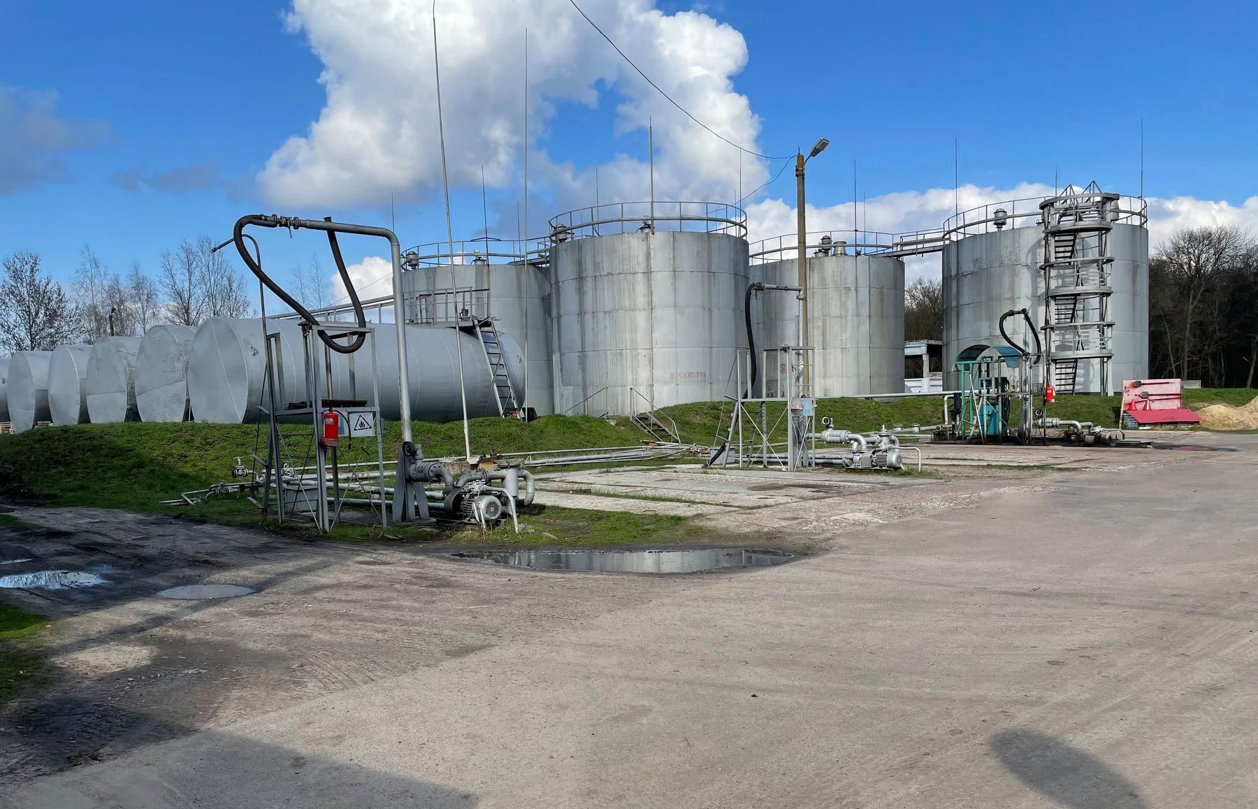 В Киеве нашли почти 1 тысячу тонн фальсифицированного топлива В Киеве нашли почти 1 тысячу тонн фальсифицированного топлива