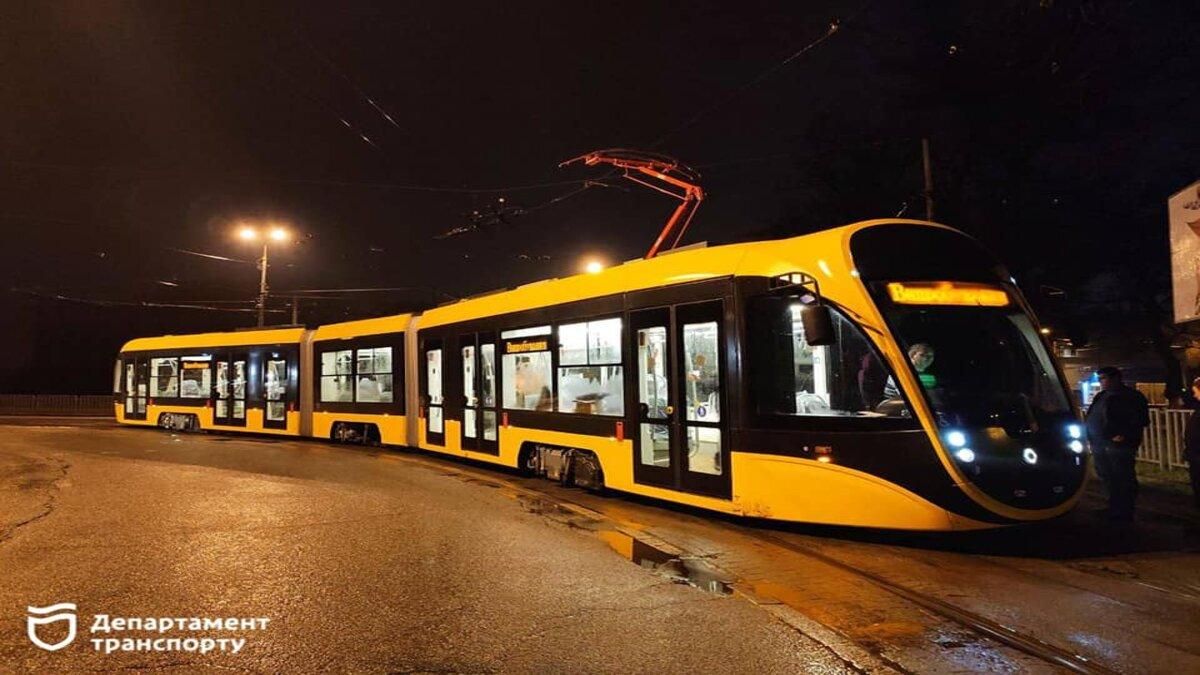 У Дніпрі випробовують новий низькопідлоговий трамвай