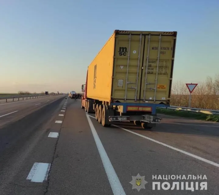 ДТП на Одещині маршрутка та фура щіштовхнулись на ходу ДТП на Одещині маршрутка та фура щіштовхнулись на ходу