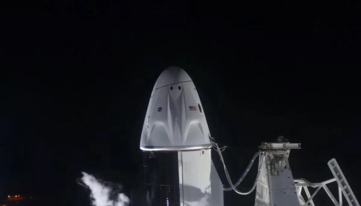 Корабель Crew Dragon Корабель Crew Dragon