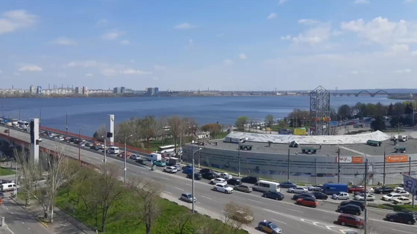 Аварія з тролейбусом на Новому мості: Дніпро стоїть в заторах  