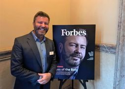 Заробітчанин повернувся додому зі США і став мільярдером