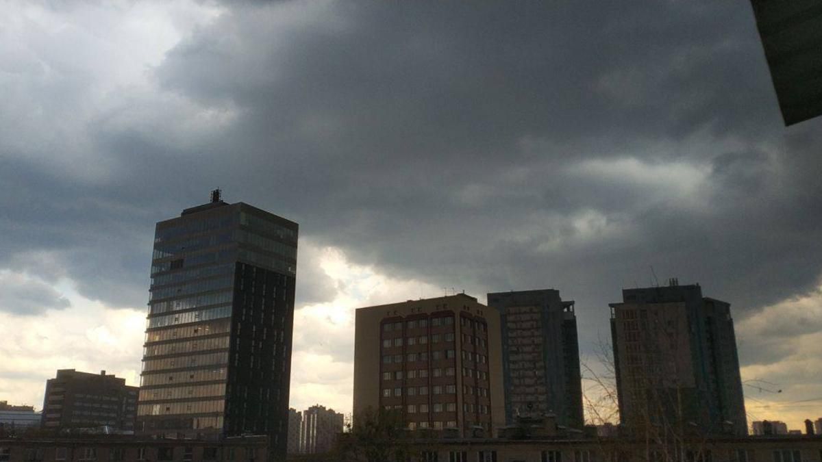 Як циклон Zohan господарює у Харкові: фото, відео