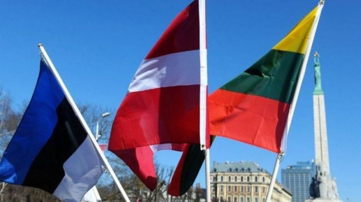 Країни Балтії висилають російських дипломатів вслід за Чехією