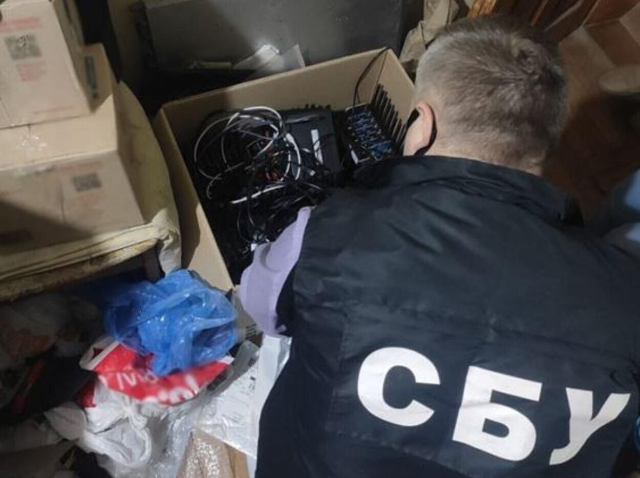 Похищали данные сотрудников СБУ: во Львове разоблачили деятельность ботоферм - фото 