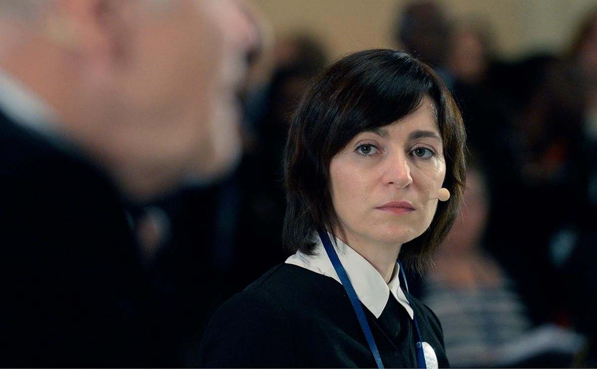 Санду и парламент Молдовы обвиняют друг друга в захвате власти Санду и парламент Молдовы обвиняют друг друга в захвате власти