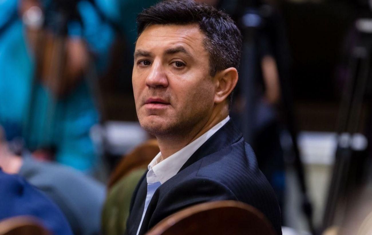 Как в Слуге народа могут наказать Тищенко за карантинную вечеринку Как в Слуге народа могут наказать Тищенко за карантинную вечеринку