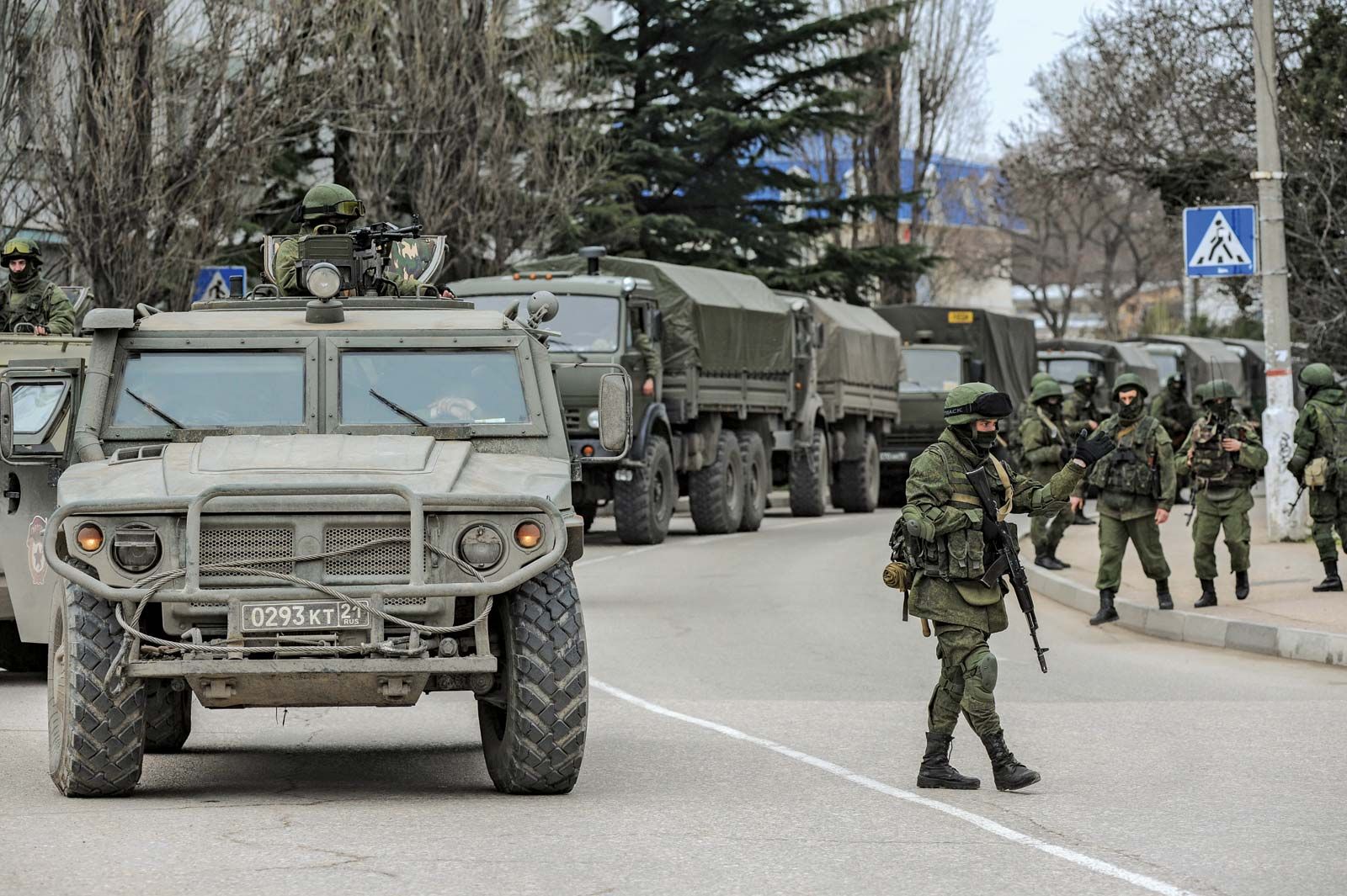 Військові дії Кремля в Криму: як реагують кримчани