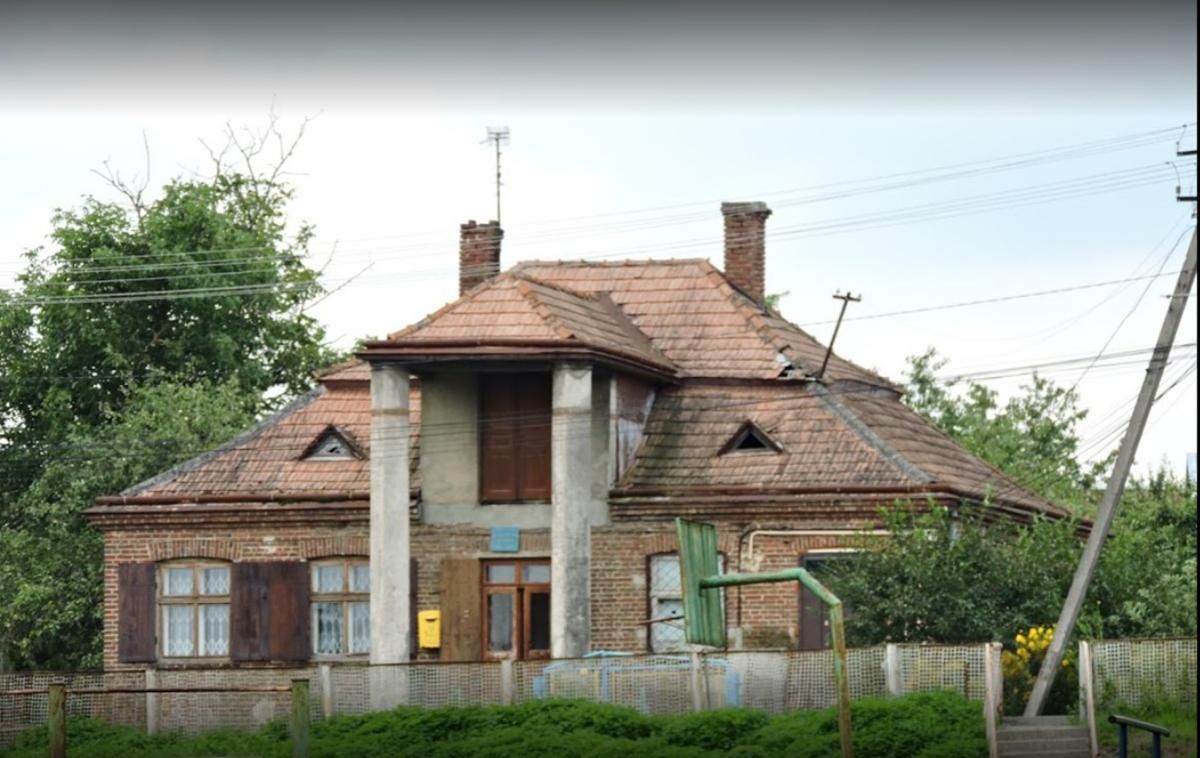 В Кривом Роге мужчина ударил ножом в шею работницу Укрпочты В Кривом Роге мужчина ударил ножом в шею работницу Укрпочты