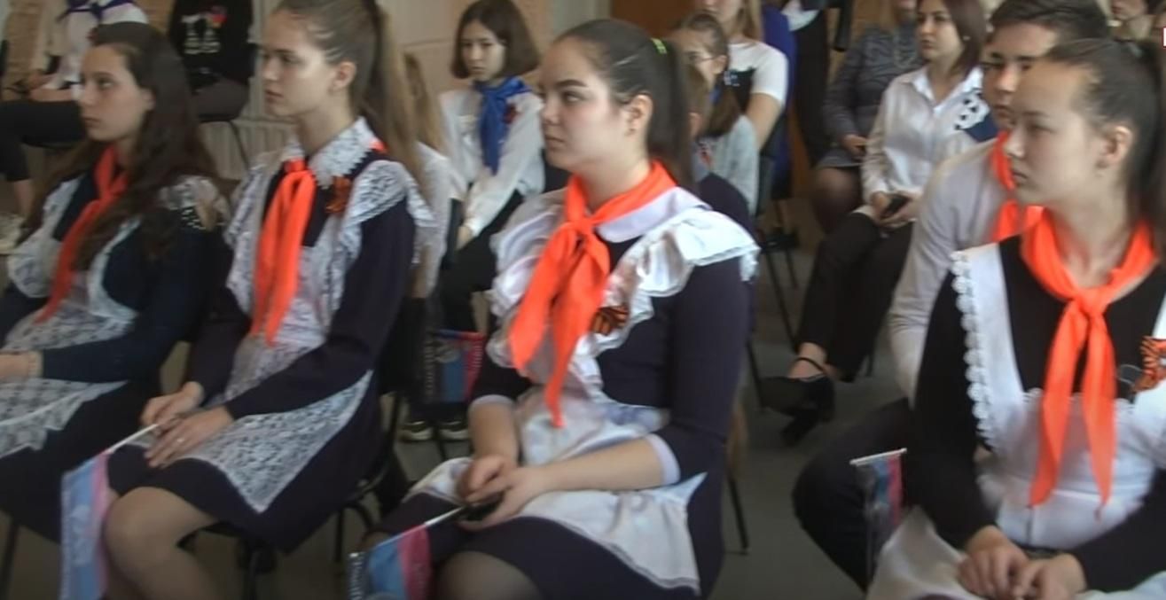 В окупованій Горлівці бойовики зомбують школярів: відео В окупованій Горлівці бойовики зомбують школярів: відео